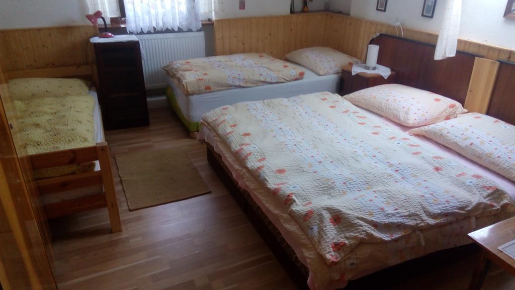 Hotel U Tri Kocek à Jablonné v Podještědí Extérieur photo