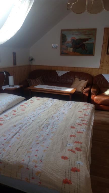 Hotel U Tri Kocek à Jablonné v Podještědí Extérieur photo